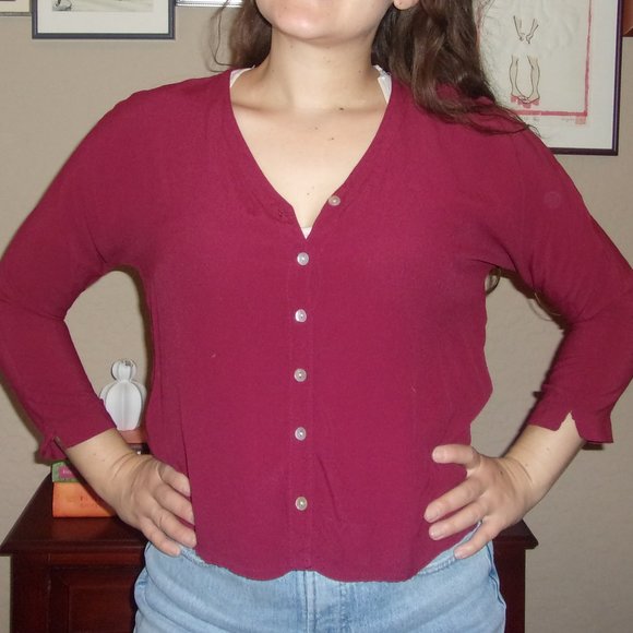 Red button front top - Picture 2 of 7